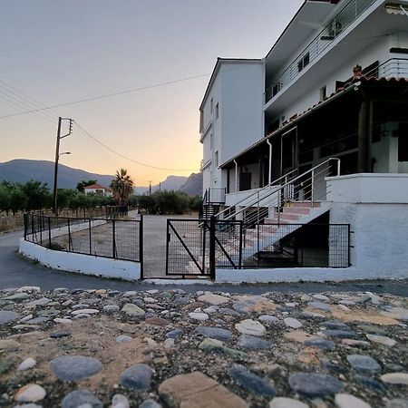 Thassa Beach Apartment No1 Leonídion Exterior foto