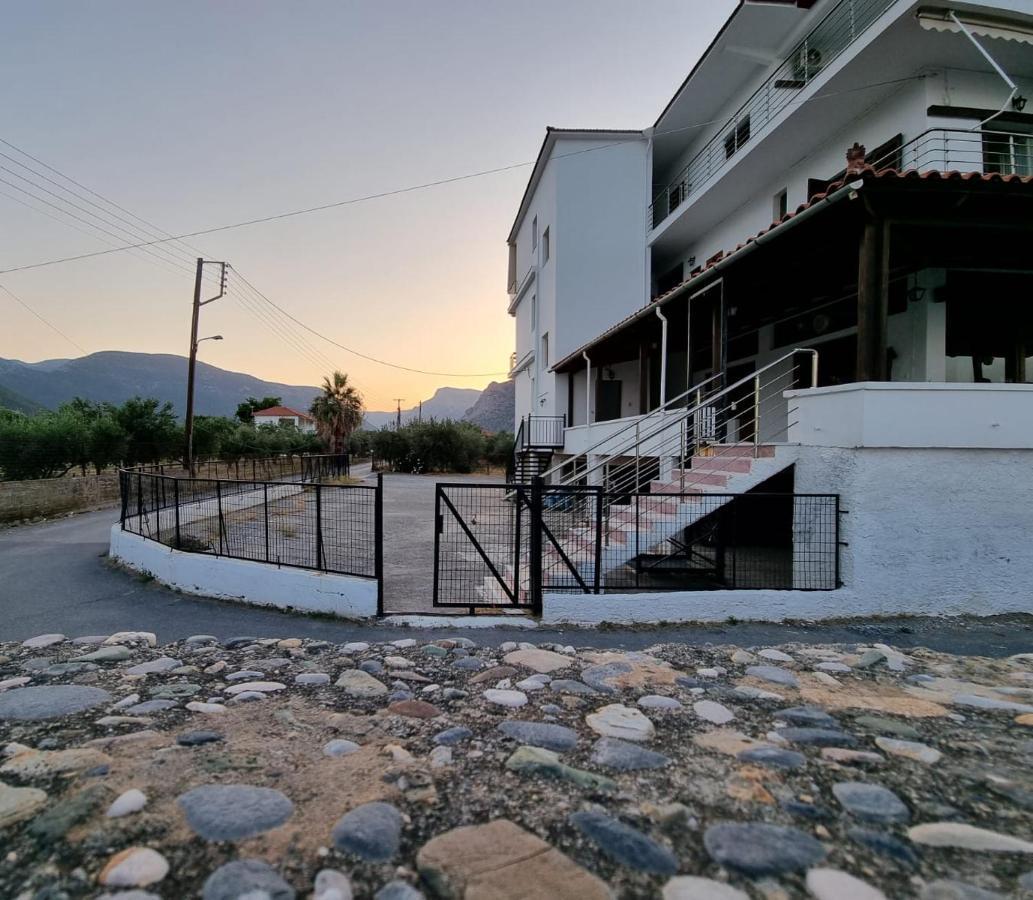 Thassa Beach Apartment No1 Leonídion Exterior foto